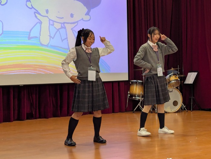 成蹊同學表演跳舞