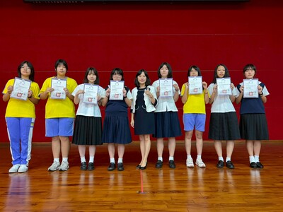 69周年校慶徽章(另開新視窗)