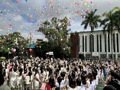 <珍重再見 飛向幸福 -- 65屆畢業典禮>