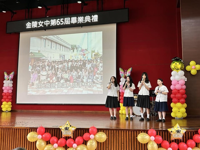 學妹獻唱"青春有你"