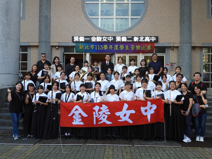 團員們和家長志工們合照