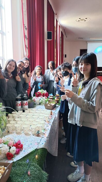 與外國學生一起用餐